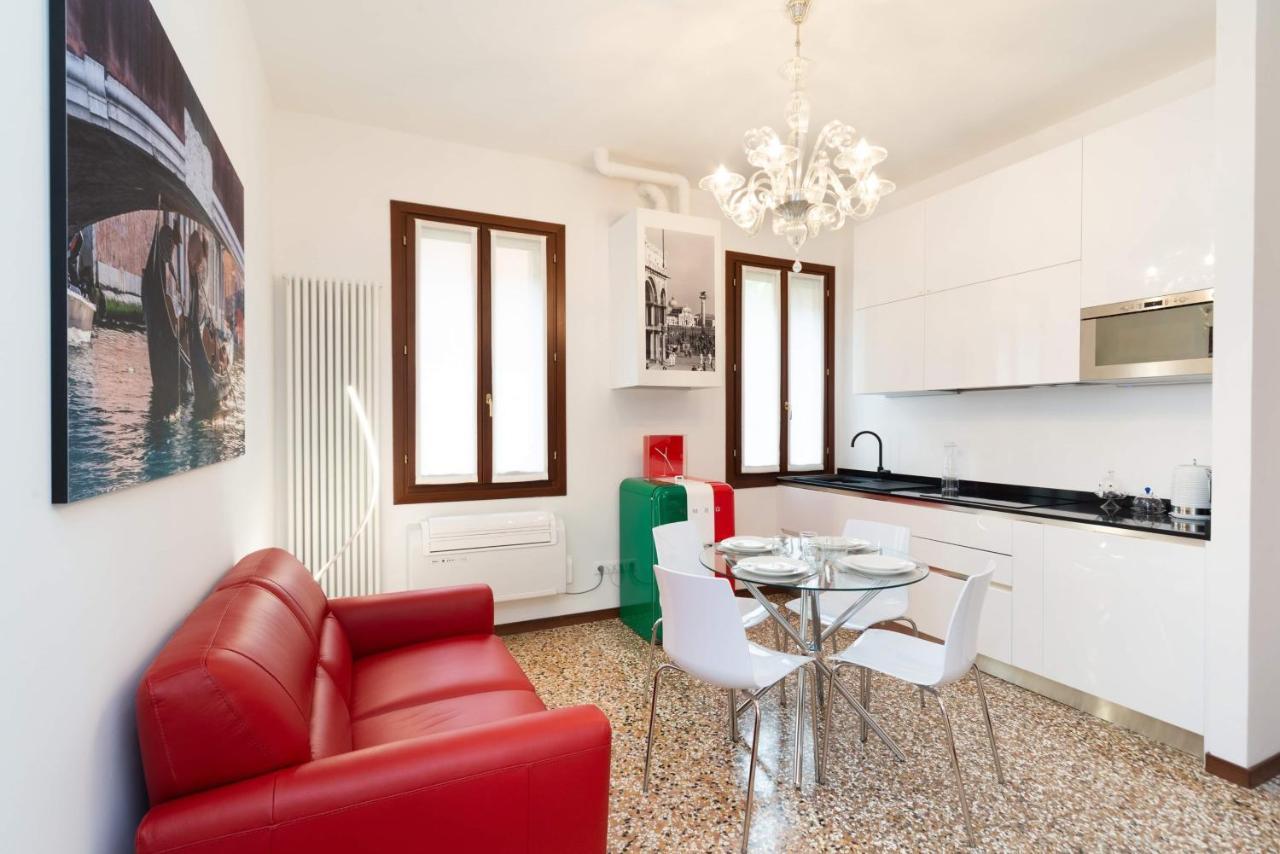 Just Urban Stays - Castello 5067 Boutique Apartment Venedik Dış mekan fotoğraf